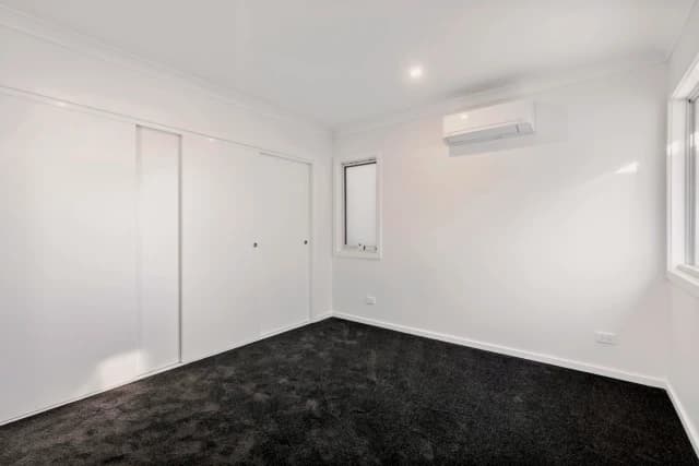 2/11 Paul Street, Doncaster image