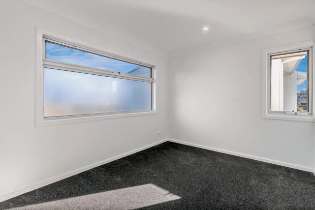 2/11 Paul Street, Doncaster image