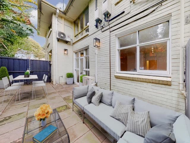 2/15 Illawarra Road, Hawthorn image 3