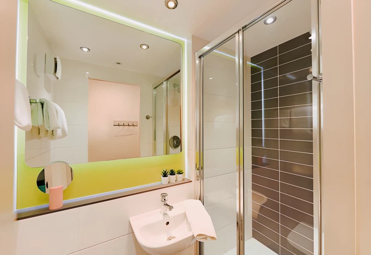 Bronze Ensuite