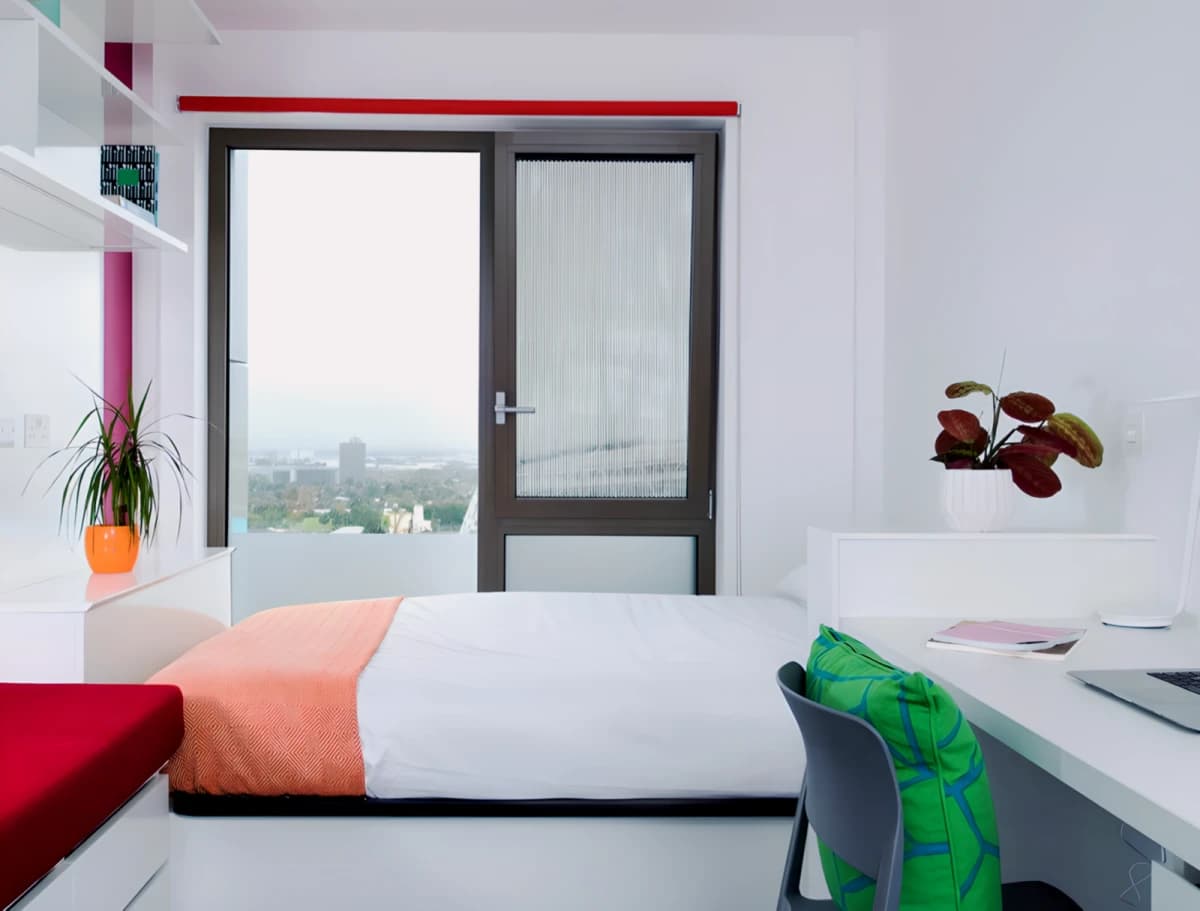Medium En-Suite