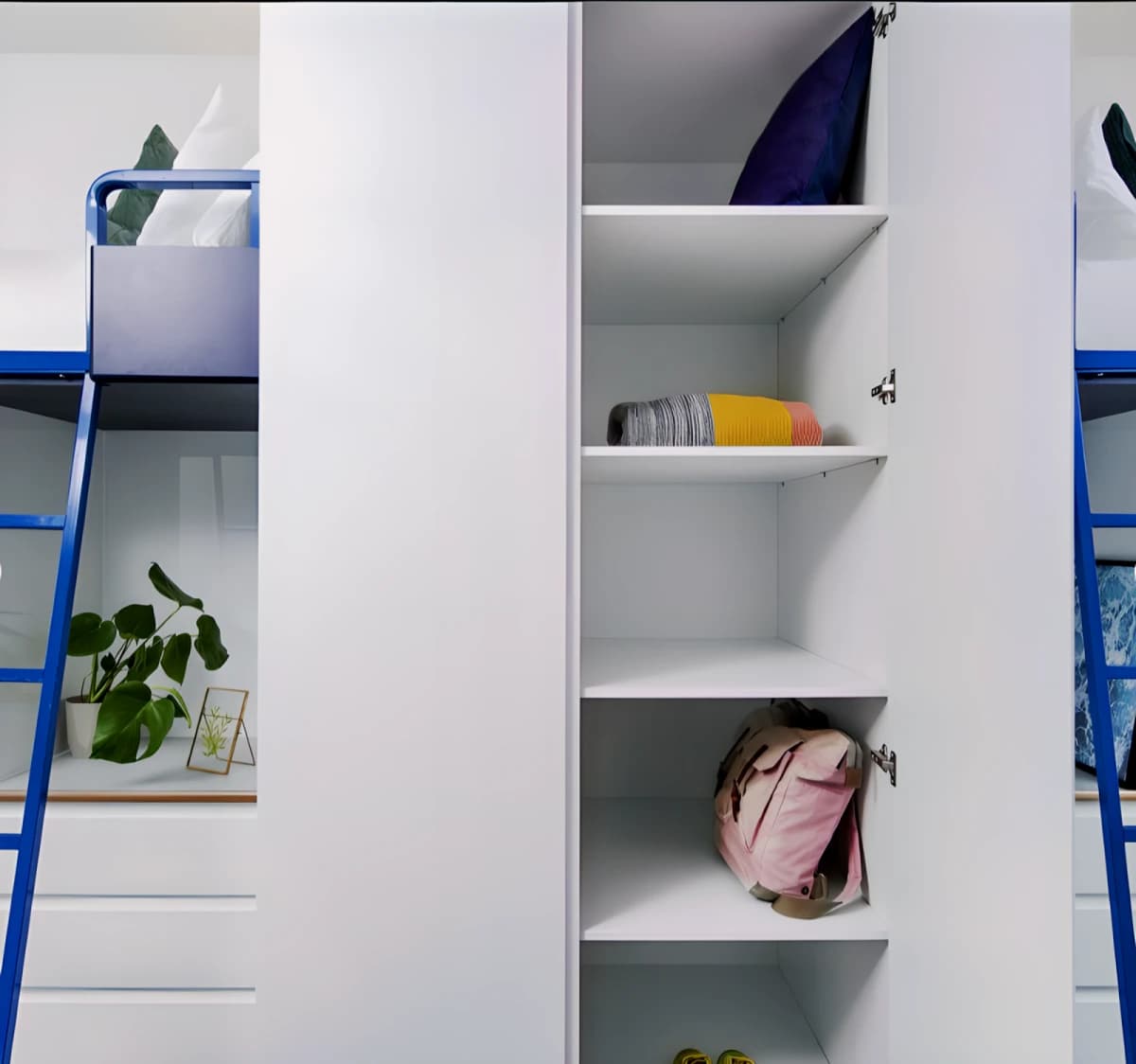 Bed in a Medium Two Person Twin Room- Female