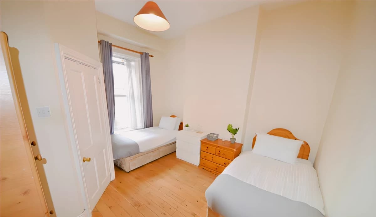 Male Twin Room Ensuite