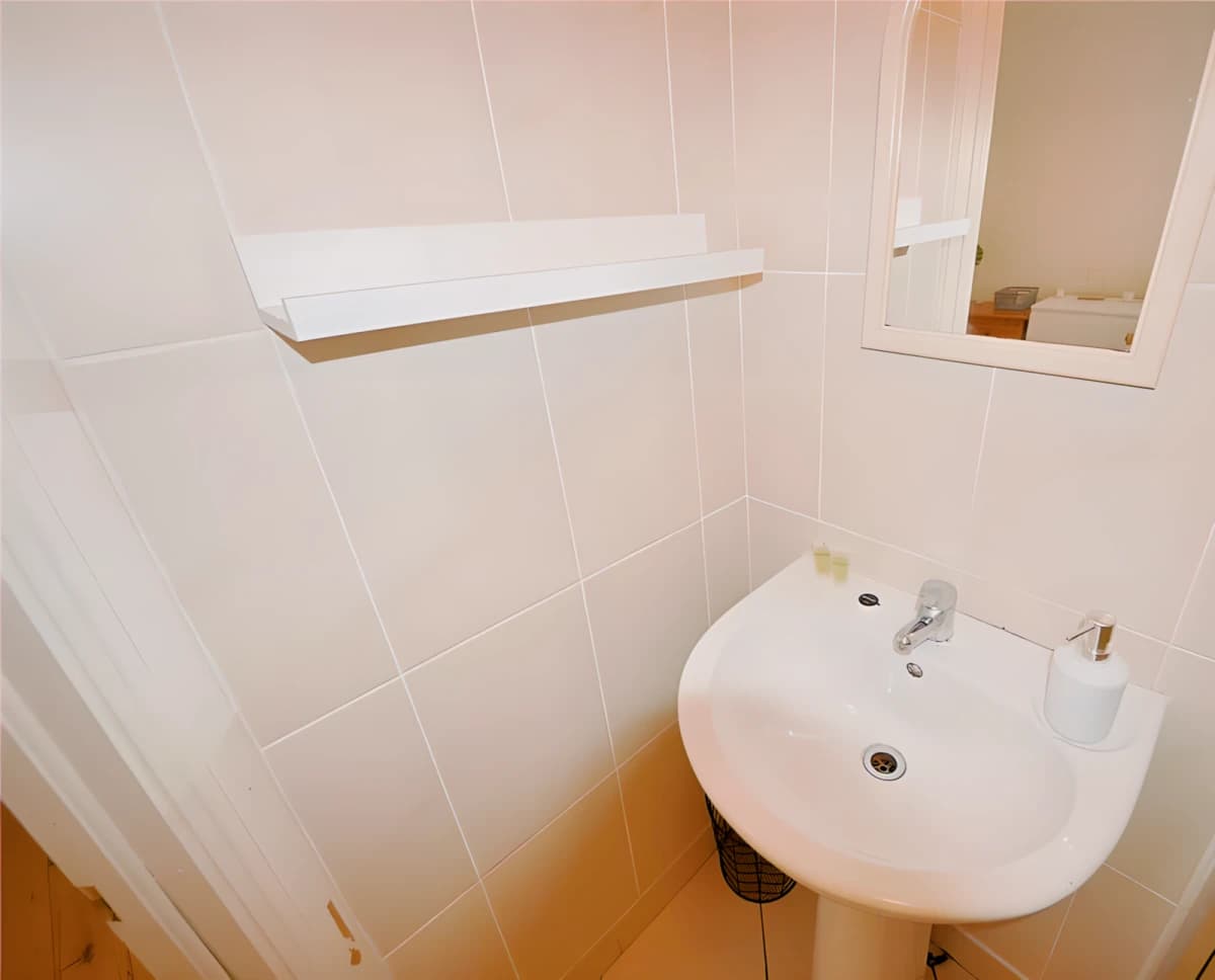 Male Twin Room Ensuite
