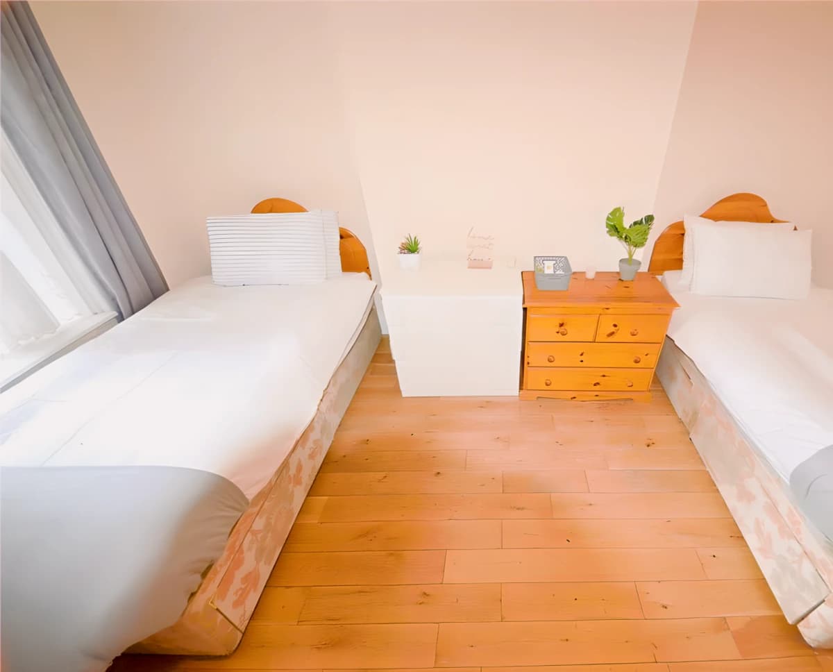 Female Twin Room Ensuite