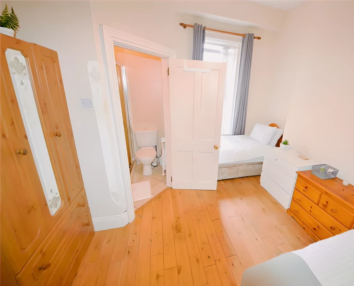 Female Twin Room Ensuite