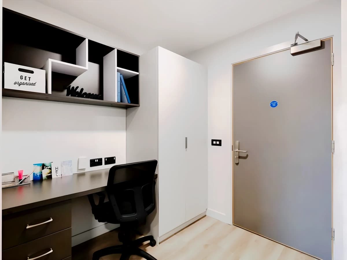 Gold En Suite