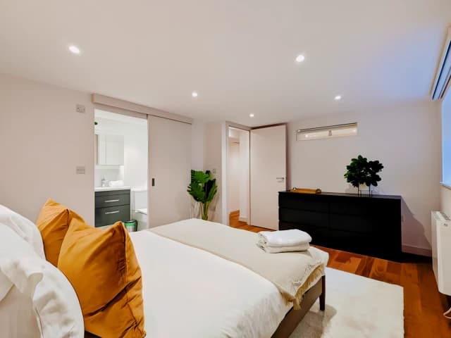 1.5 Bed Apartment with office