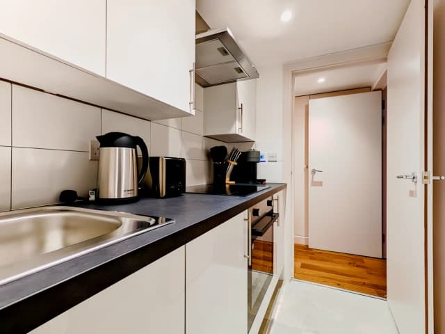 1.5 Bed Apartment with office
