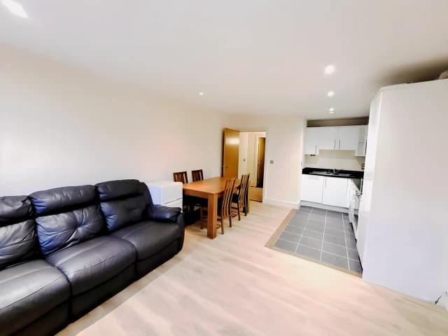2 Bedrooms 1 Bathroom