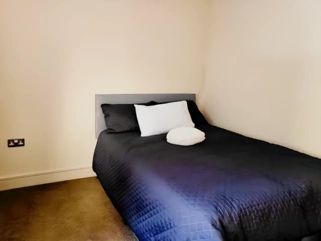 2 Bedrooms 1 Bathroom