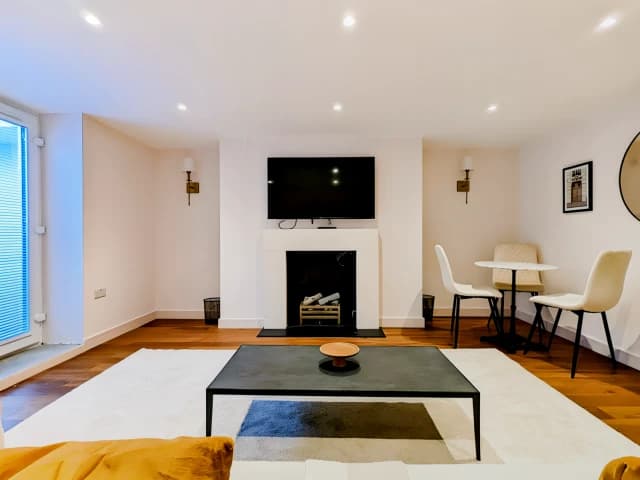 1.5 Bed Apartment with office