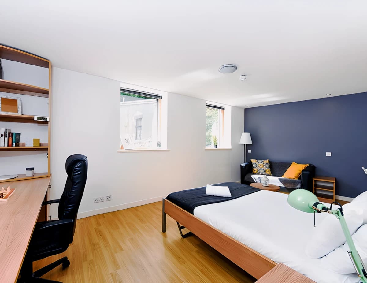 Panmure Court image