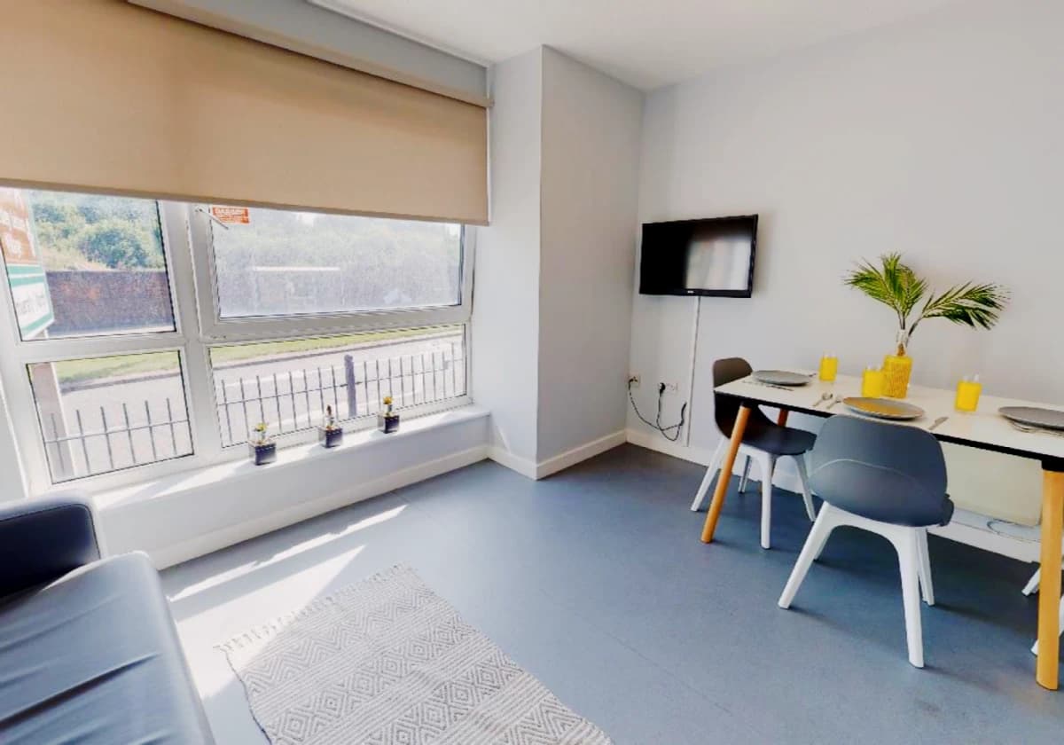 iQ Fiveways House image