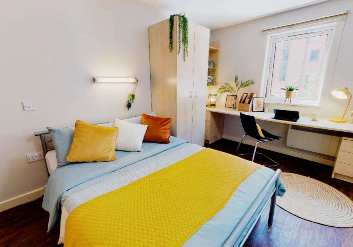 iQ Fiveways House image
