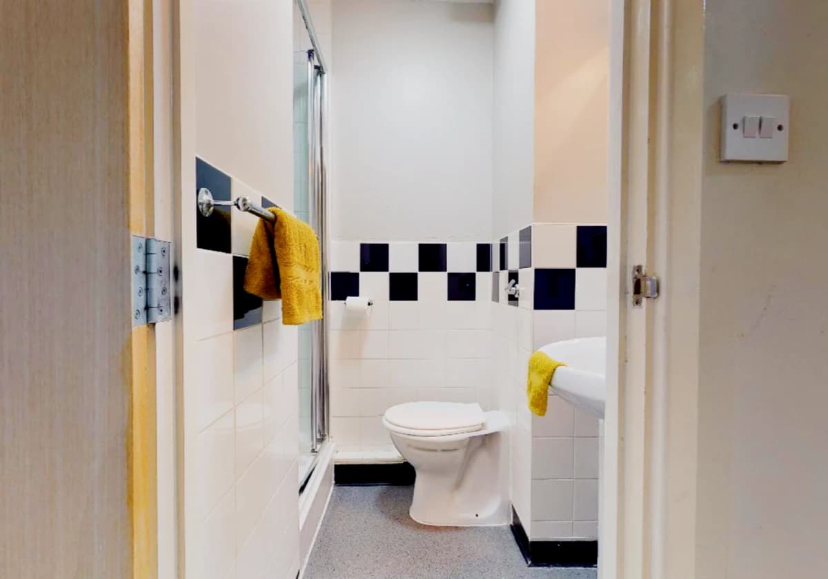 iQ Fiveways House image