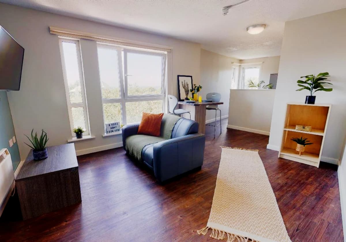 iQ Fiveways House image