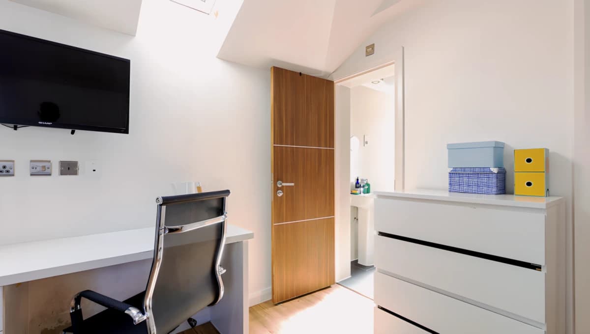 17 De Montfort Street image