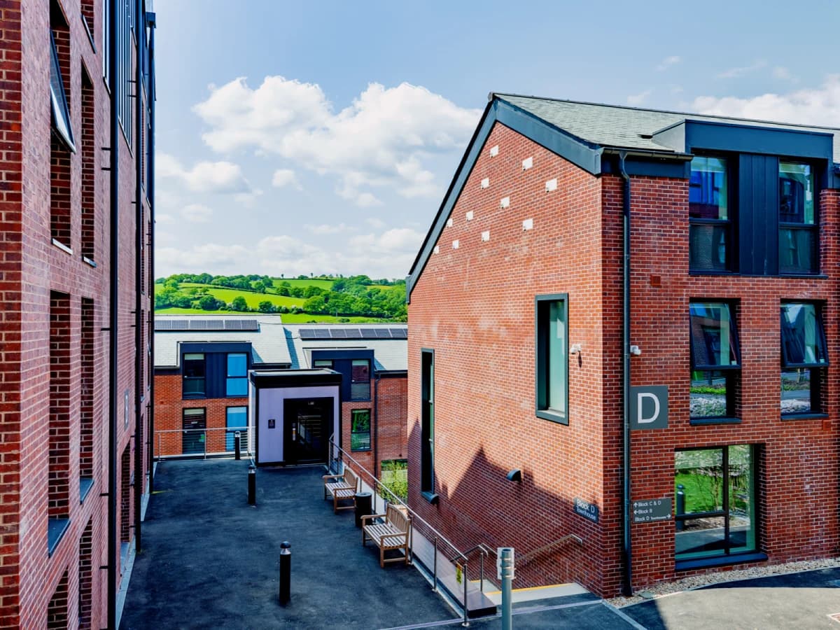 Hill View Place image 3