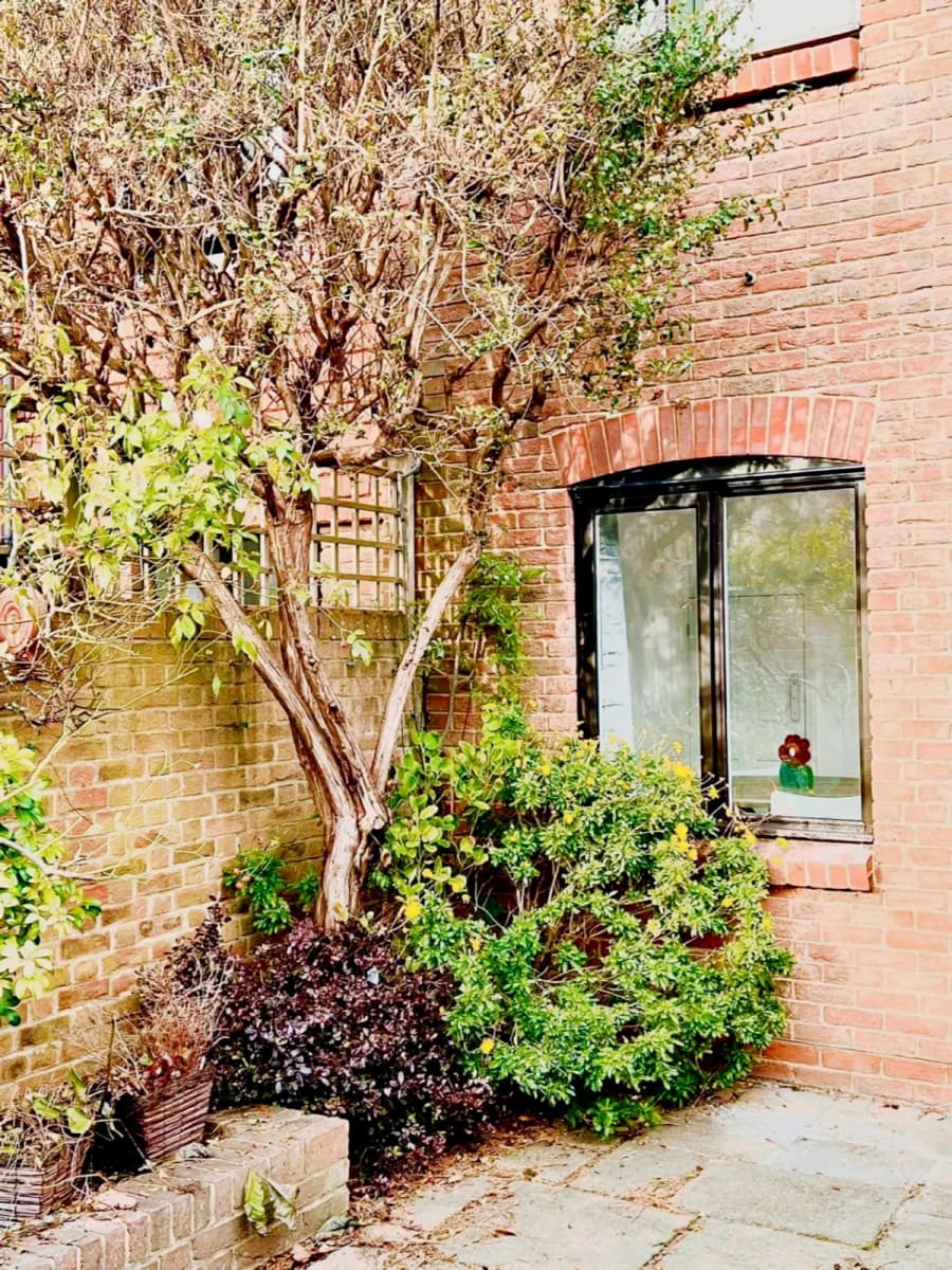 Shared Place·4B3B··1,2·7 Bishopsgate Walk, Chichester image 2
