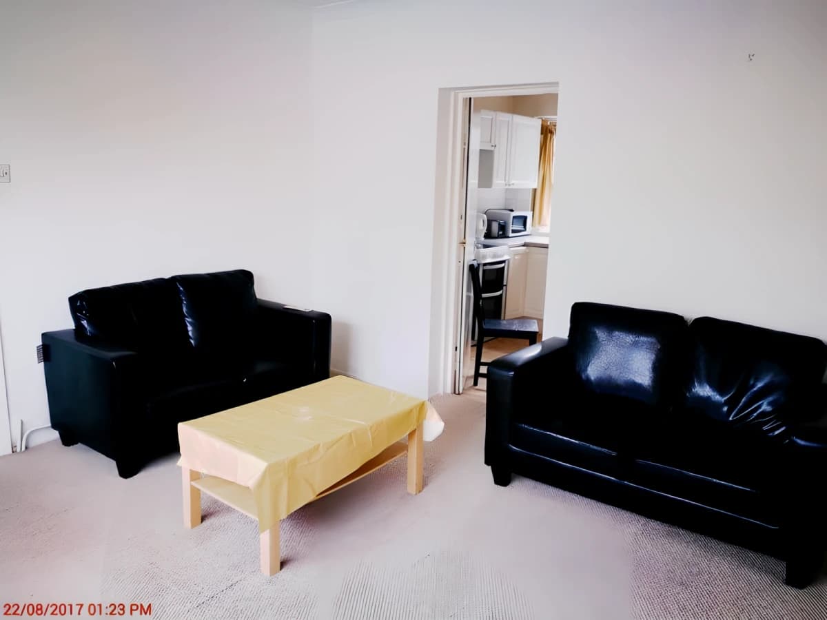 2 Bed Upper Maisonette Flat image 2