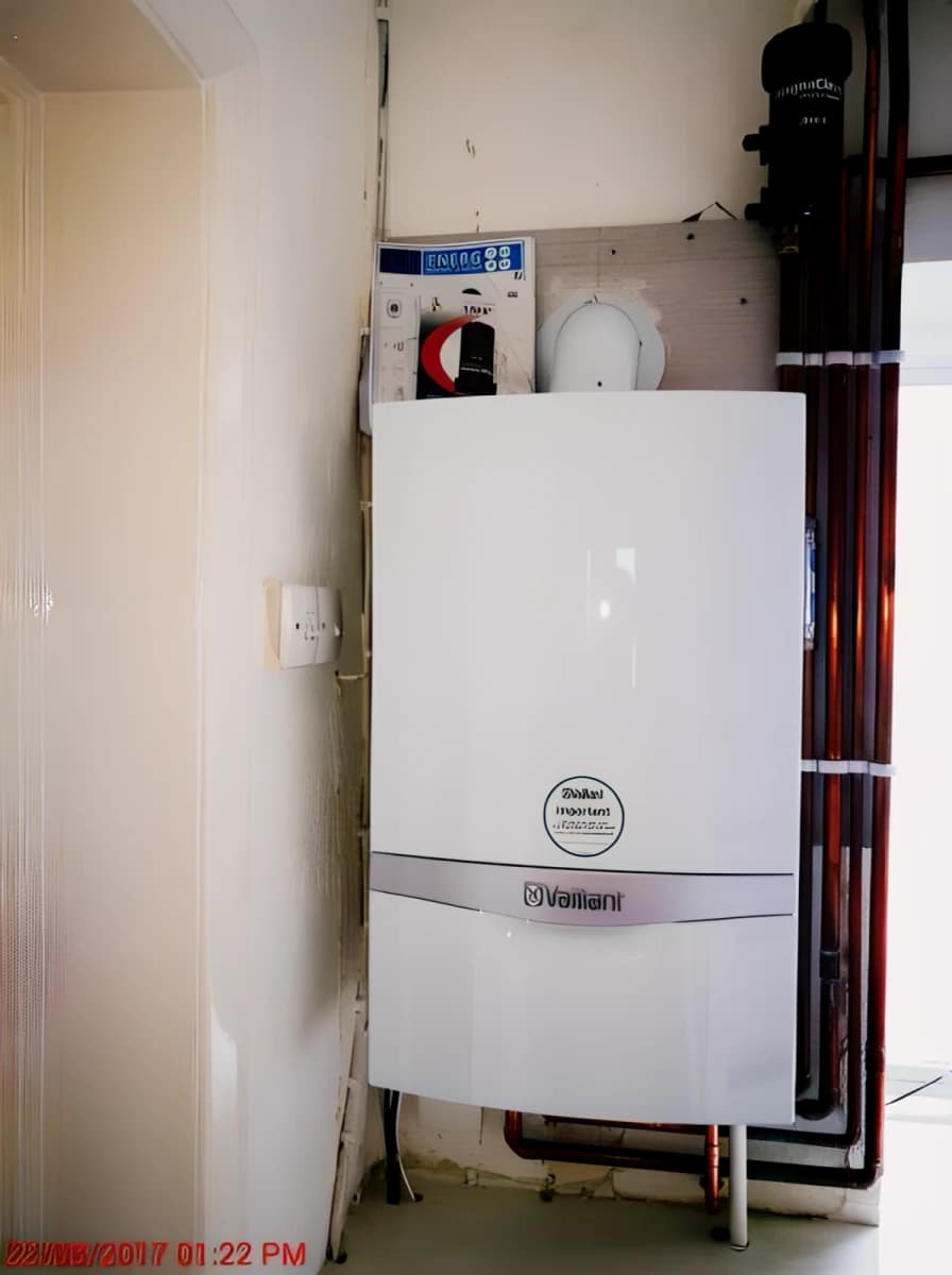 2 Bed Upper Maisonette Flat image