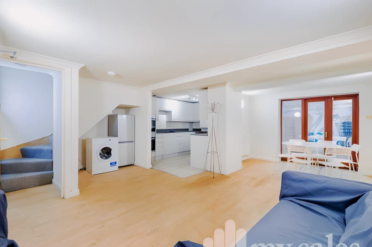 6 Bed Terraced HMO House image 3