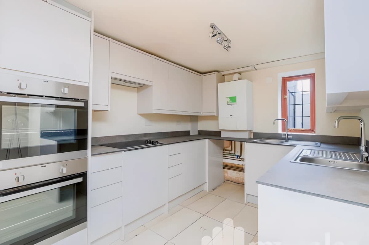 6 Bed Terraced HMO House image