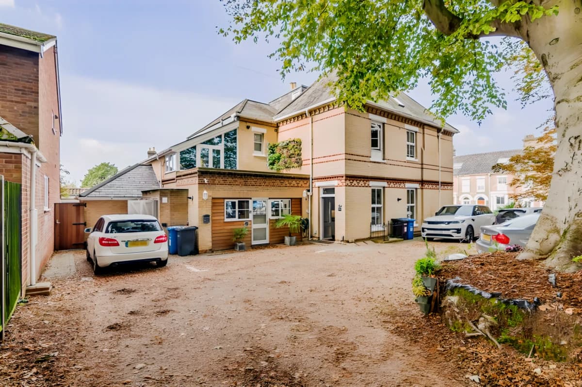 58A Earlham Road image 2