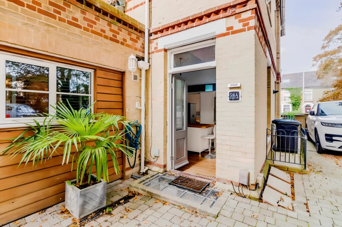 58A Earlham Road image 3