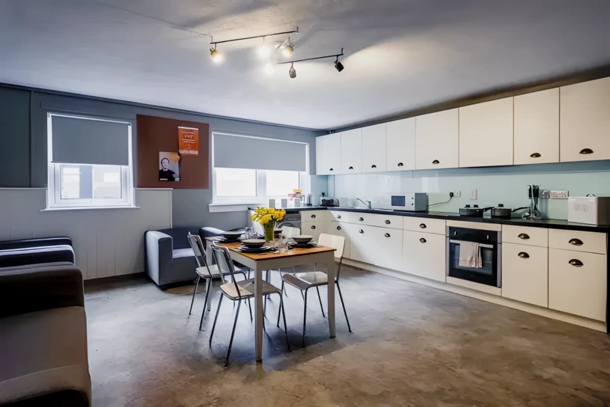 6 Bed Townhouse Standard