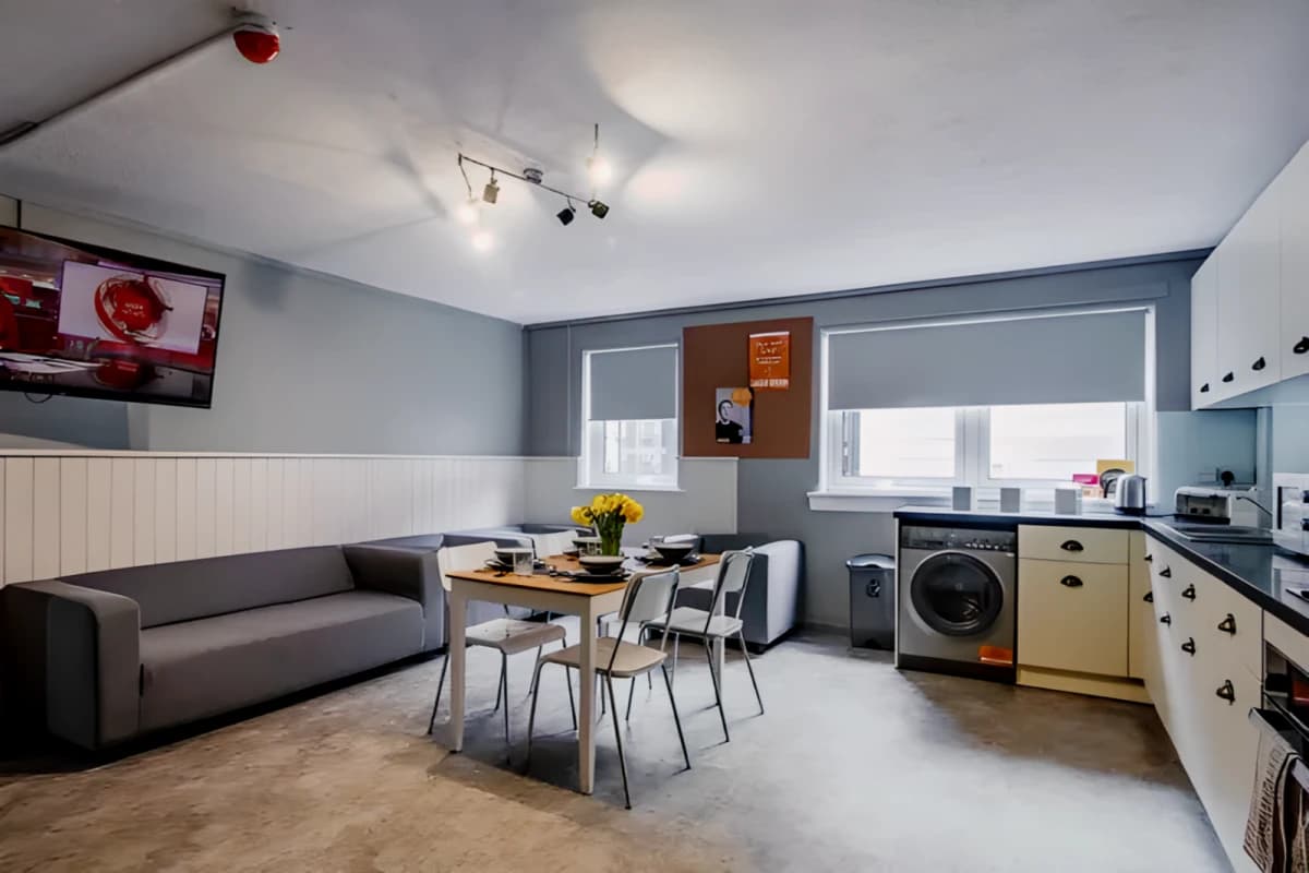 6 Bed Townhouse Standard