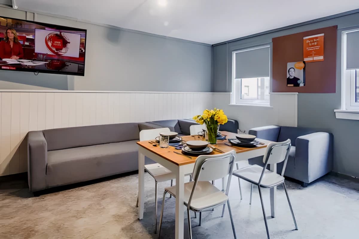 6 Bed Townhouse Standard