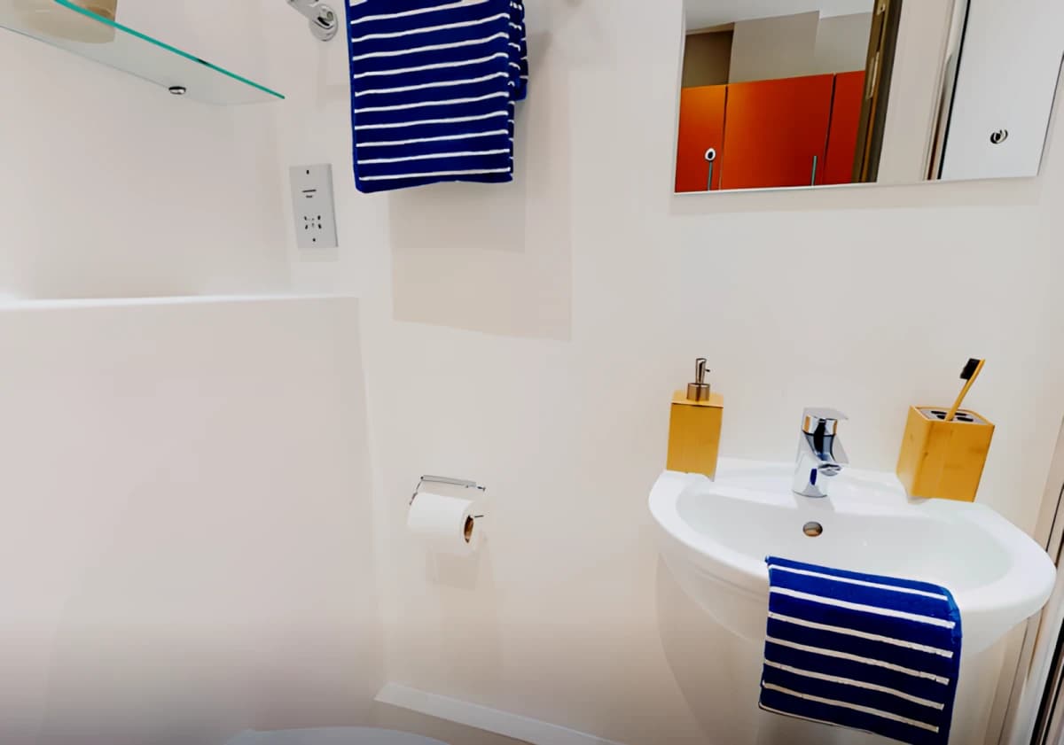 iQ Water Lane House image