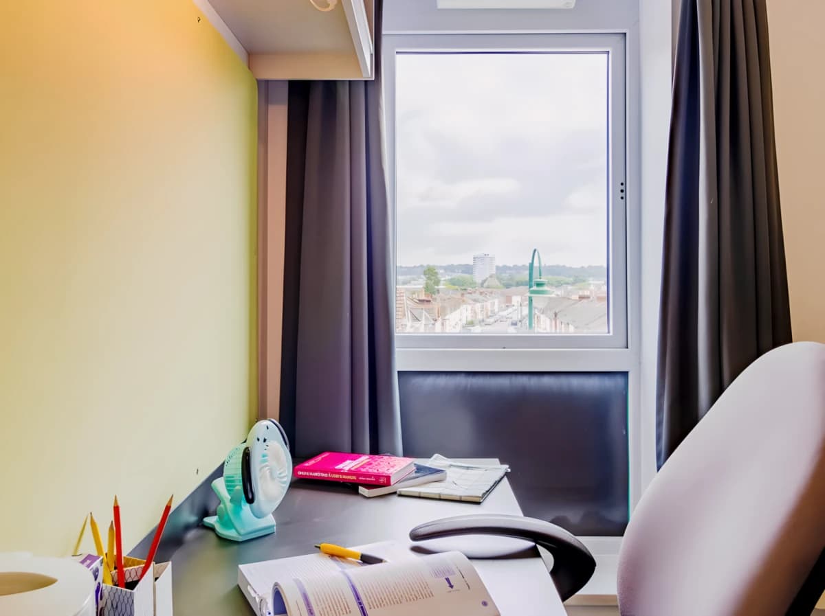 Crescent Place image