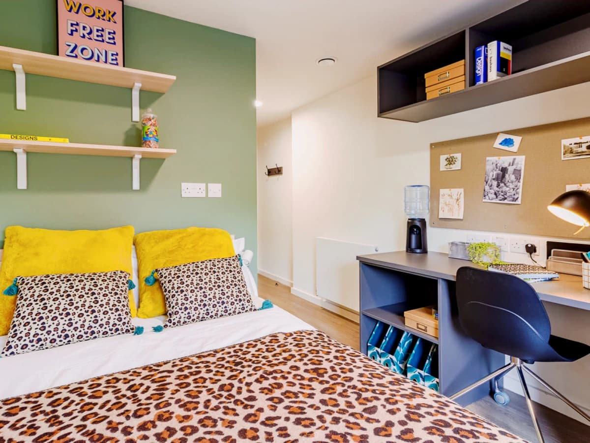 Bronze En-Suite