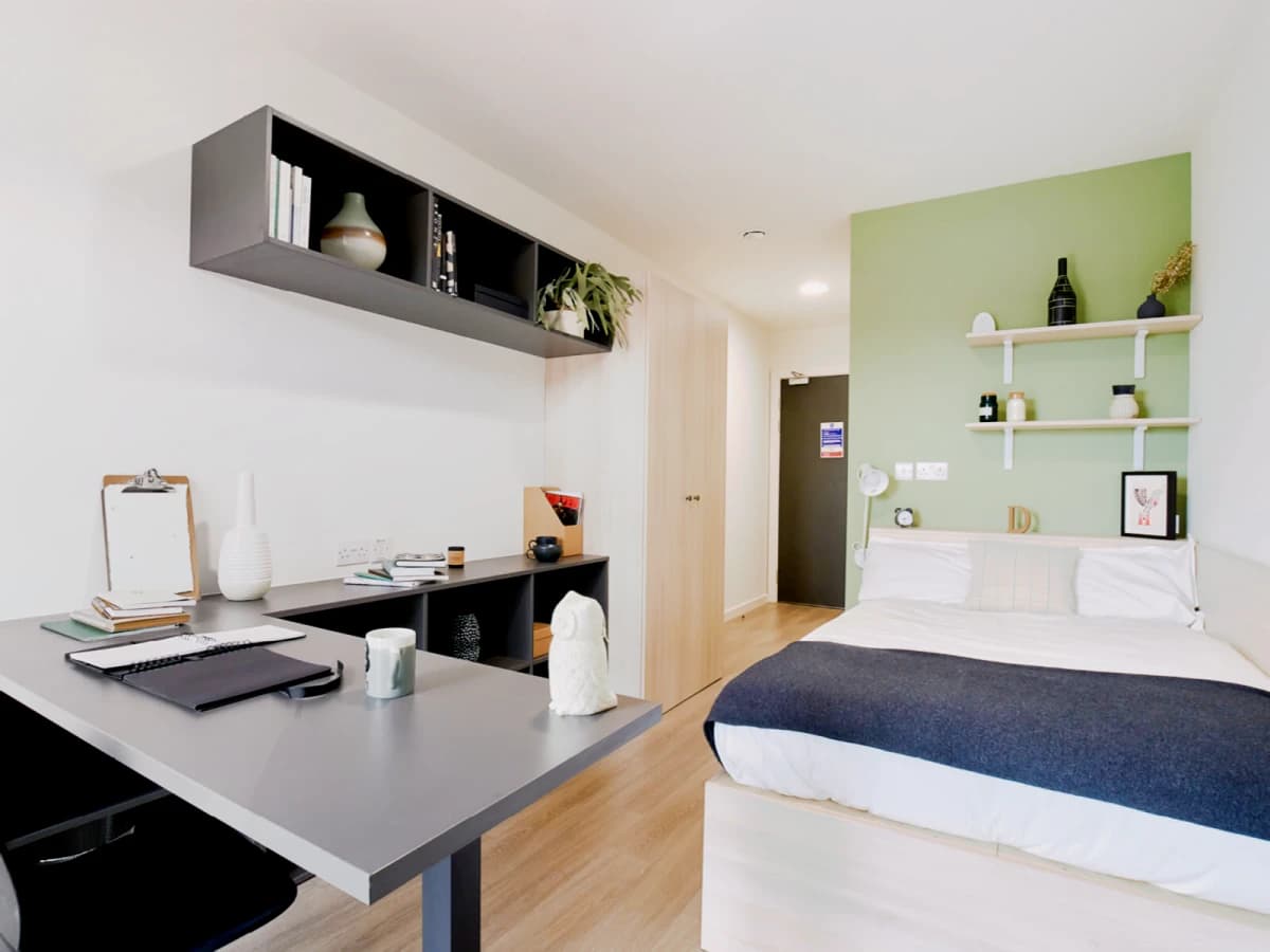 Silver En-Suite