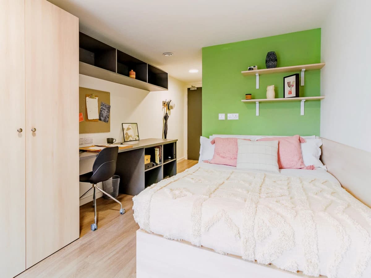 Gold En-Suite