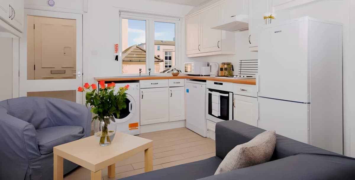 Premium – 2 Bed Maisonette With Study