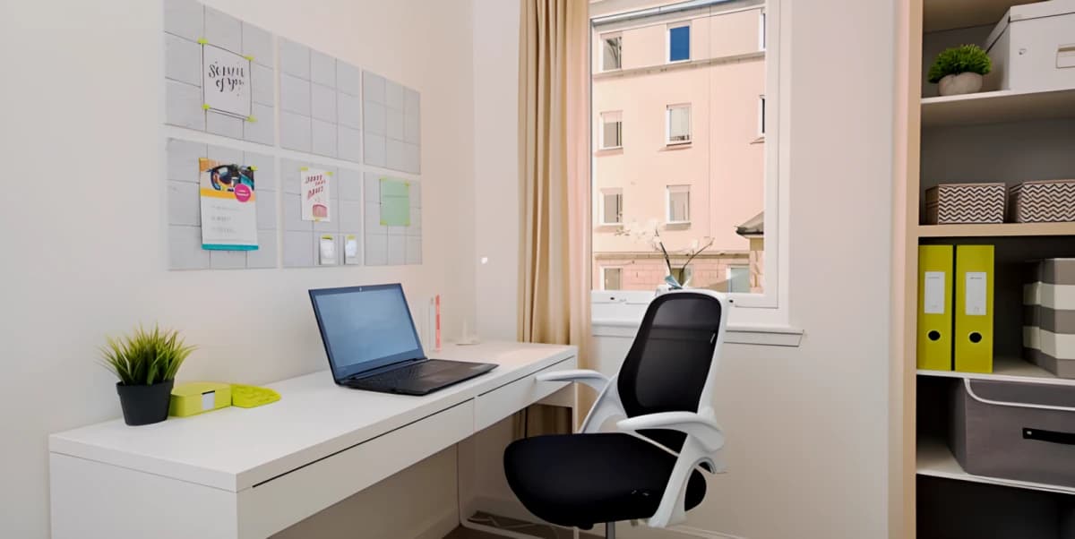 Premium – 2 Bed Maisonette With Study