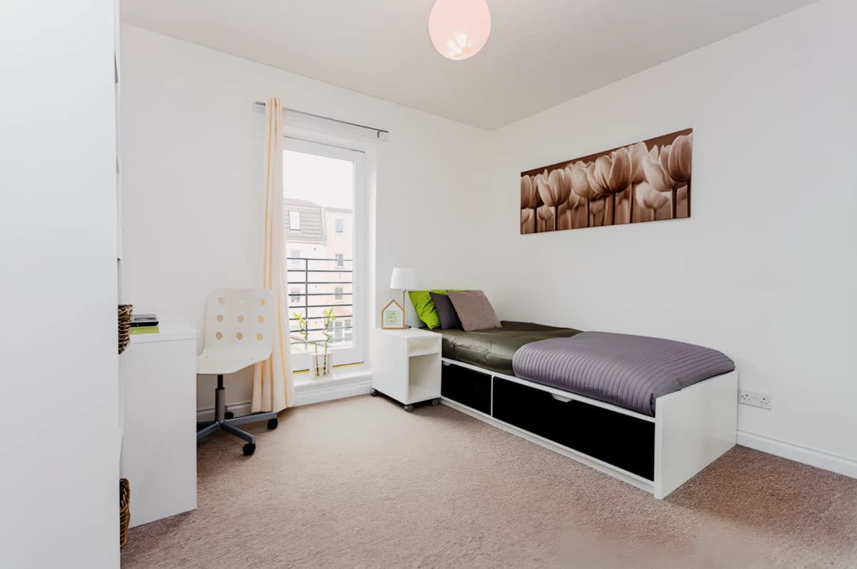 Standard Plus – 3 Bed Flat