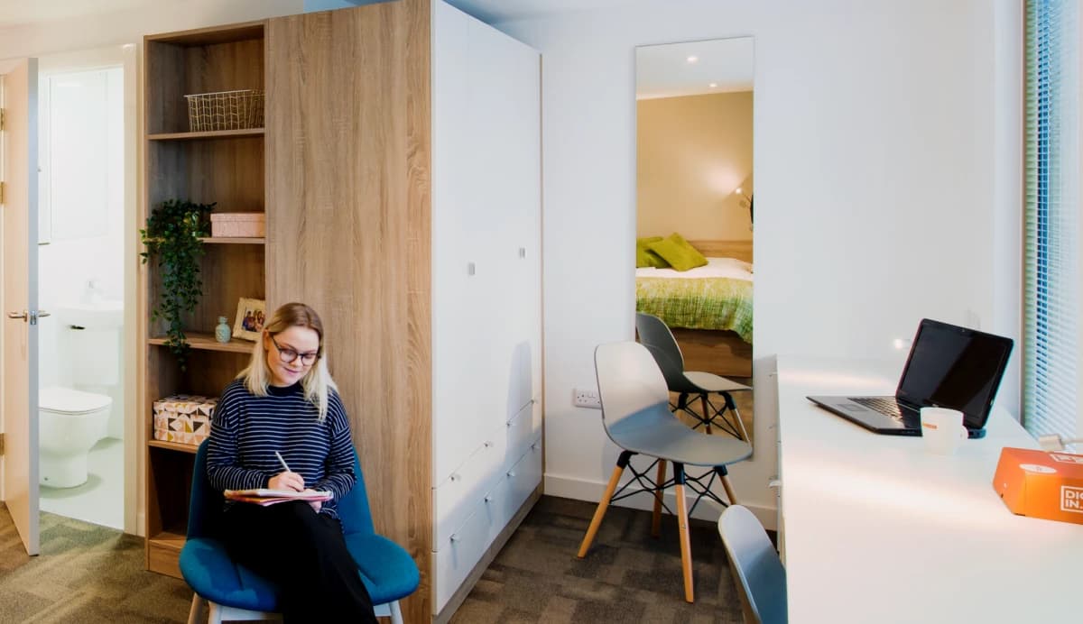 Studio Apartment