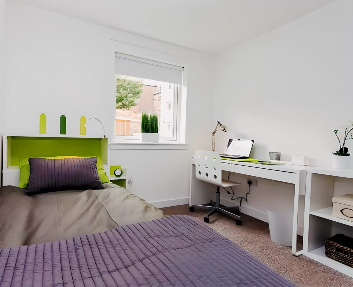 Large 2, 3 & 4 Bedroom flats