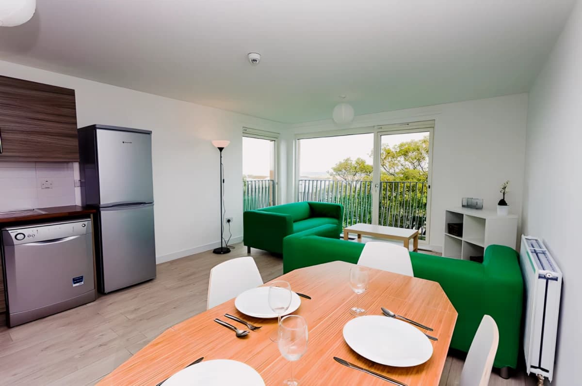 Large 2, 3 & 4 Bedroom flats
