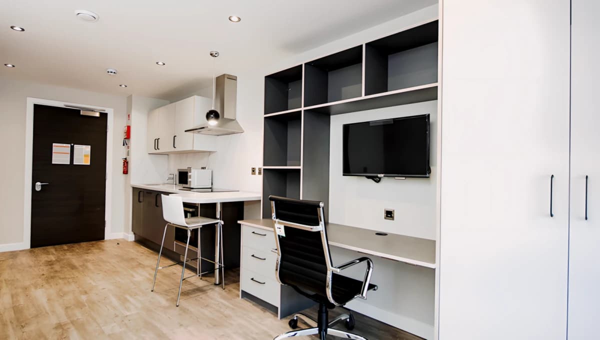 Zone 22 Upperton Road image 2