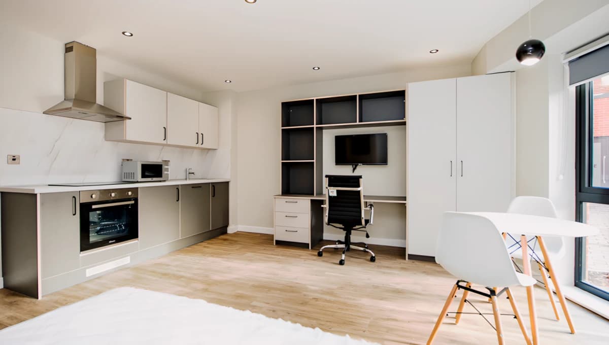 Zone 22 Upperton Road image 3