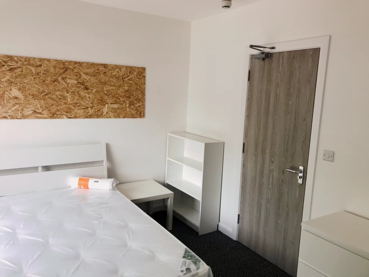 En-suite Double Room (2 Bed Apartment)