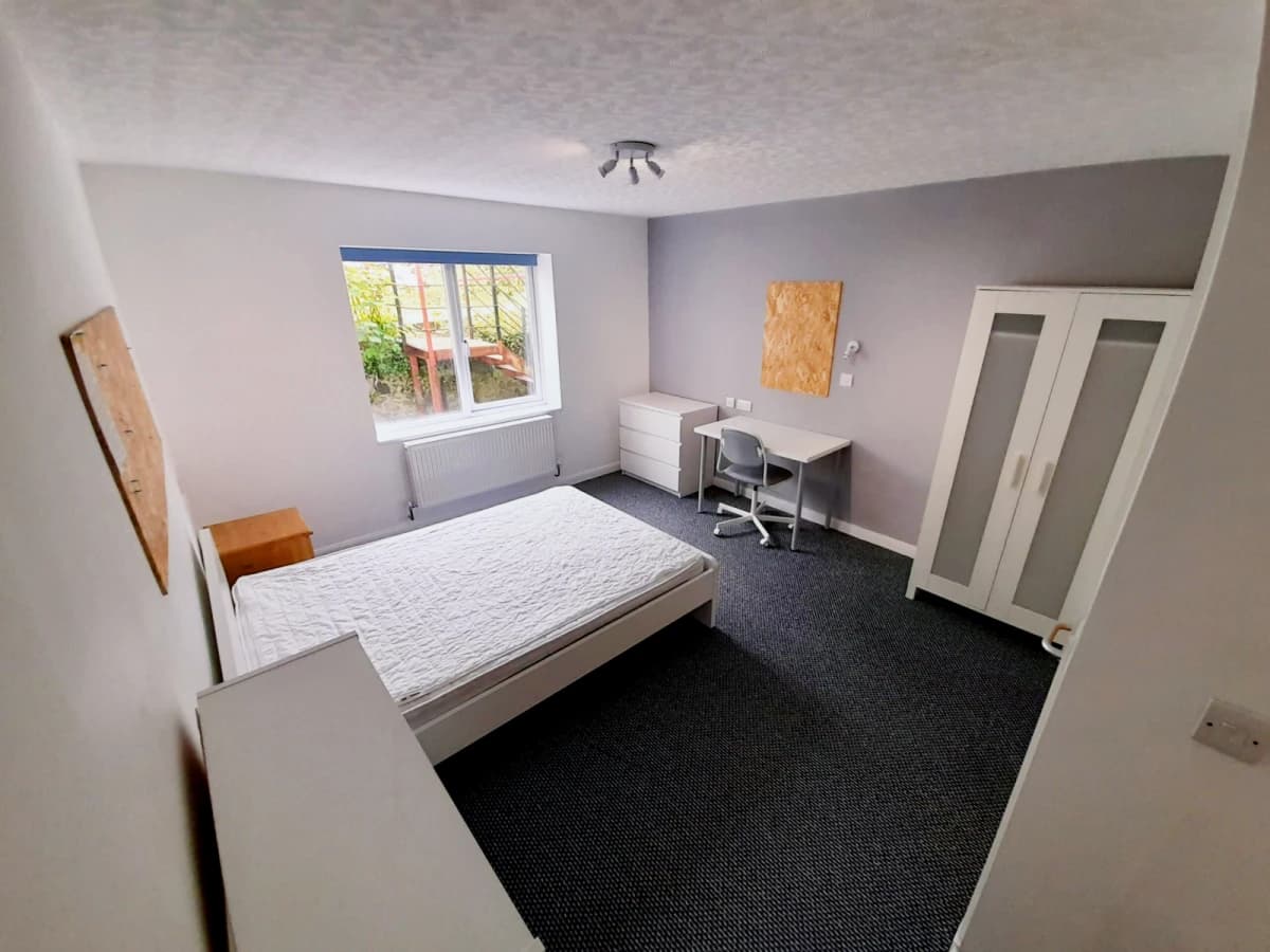 1 Bed Apartment (Large)