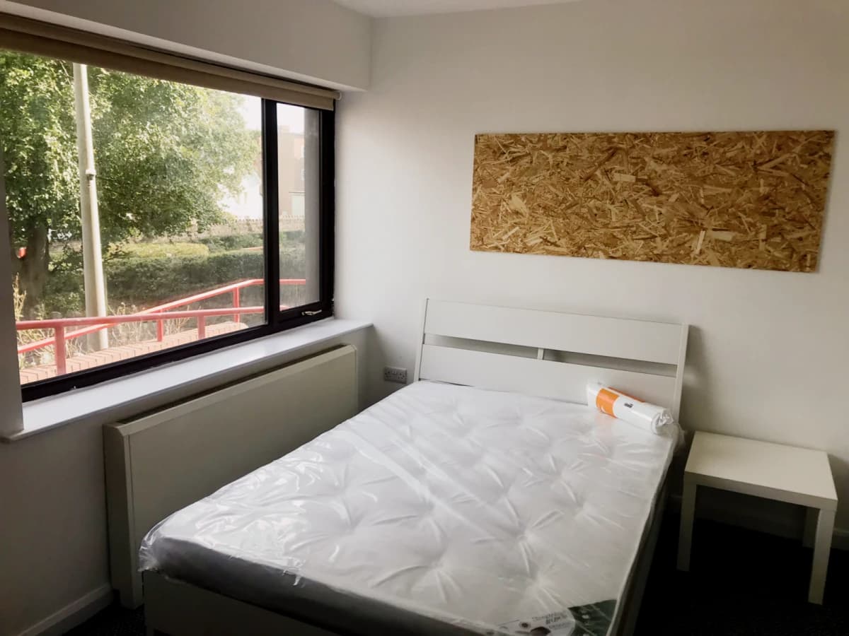 En-suite Double Room (2 Bed Apartment)