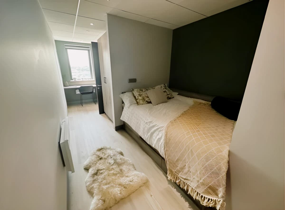Crown Place image
